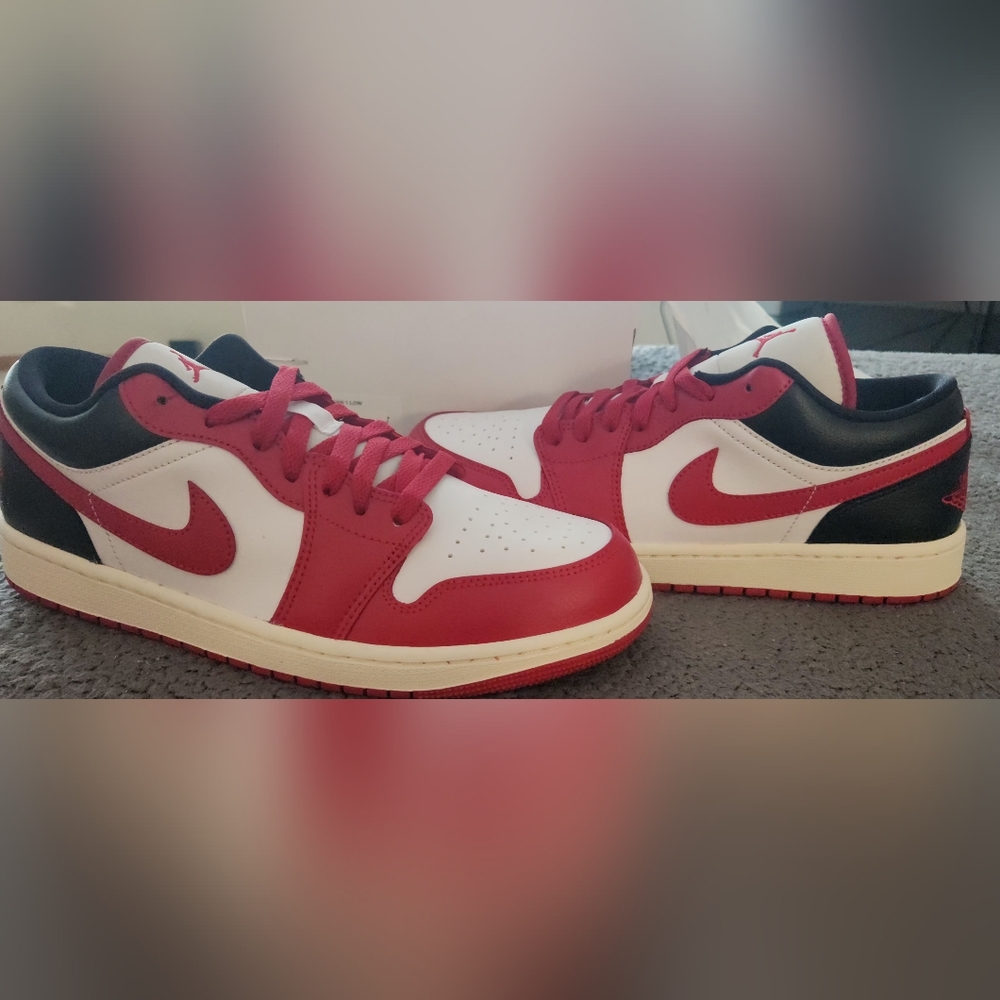 NIB Nike Women's Air Jordan 1 Low Red/White/Black Shoes Size 11